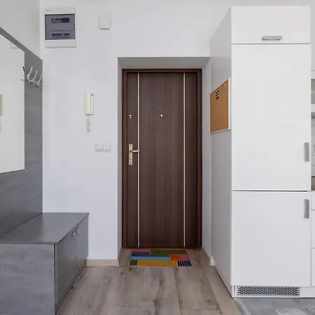 Modern In The Center Of Next To Spodek By Renters