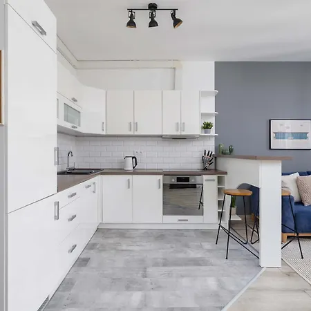 Modern In The Center Of Next To Spodek By Renters *
