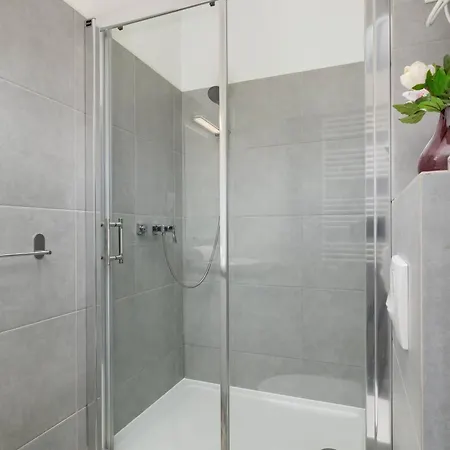 Modern In The Center Of Next To Spodek By Renters * カトヴィツェ