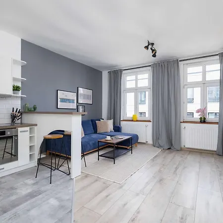 Modern In The Center Of Next To Spodek By Renters *