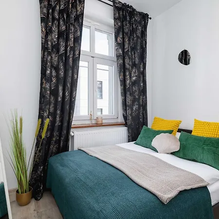 Modern In The Center Of Next To Spodek By Renters *